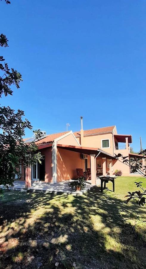 Lonelia'S Family Homes Lefkimmi  Bagian luar foto
