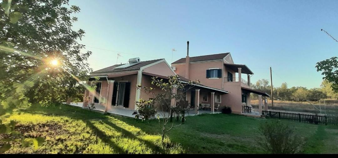 Lonelia'S Family Homes Lefkimmi  Bagian luar foto