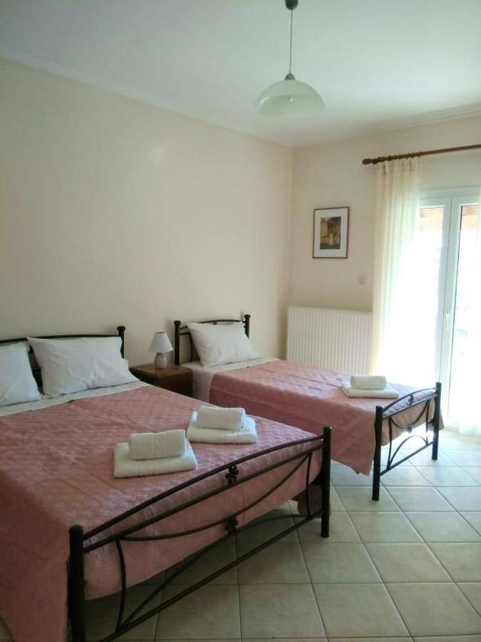 Lonelia'S Family Homes Lefkimmi  Bagian luar foto