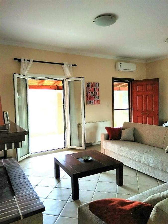 Lonelia'S Family Homes Lefkimmi  Bagian luar foto