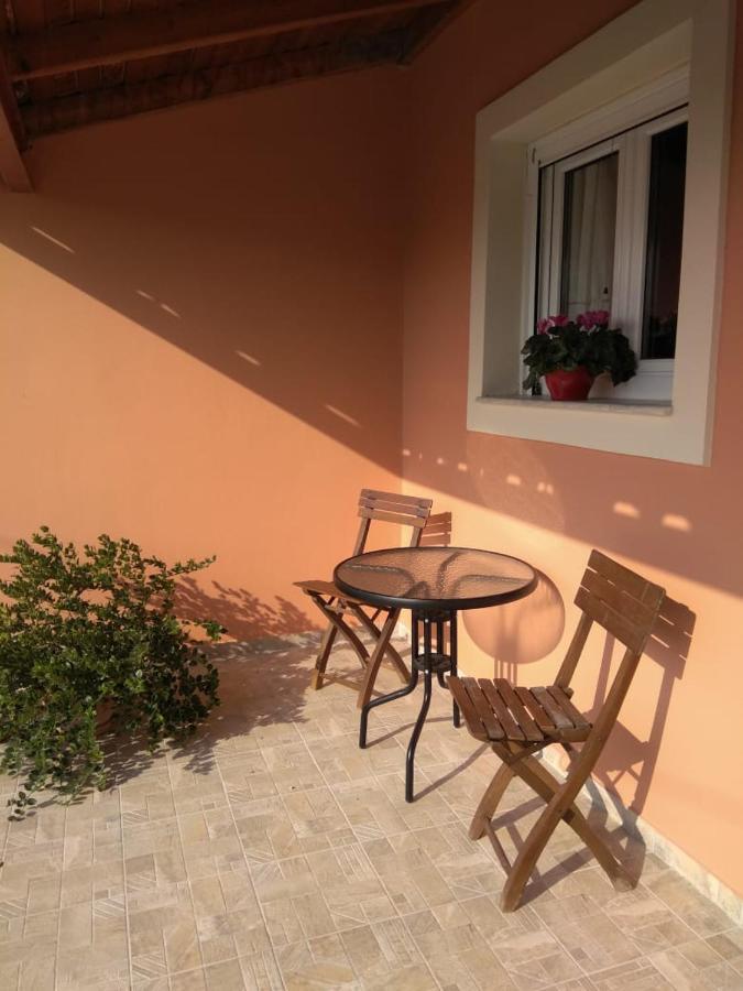 Lonelia'S Family Homes Lefkimmi  Bagian luar foto
