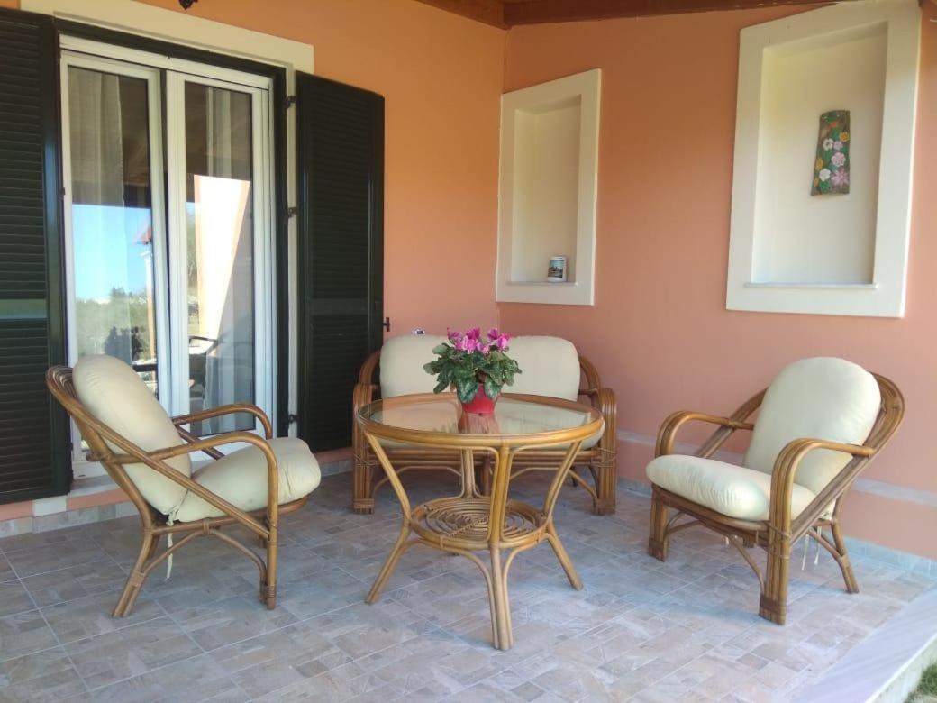 Lonelia'S Family Homes Lefkimmi  Bagian luar foto